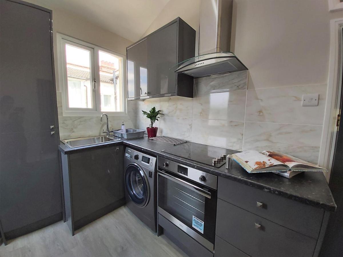 Beautifully Renovated 2 Bed Flat - Close To Beach Apartment Southend-on-Sea Exterior foto